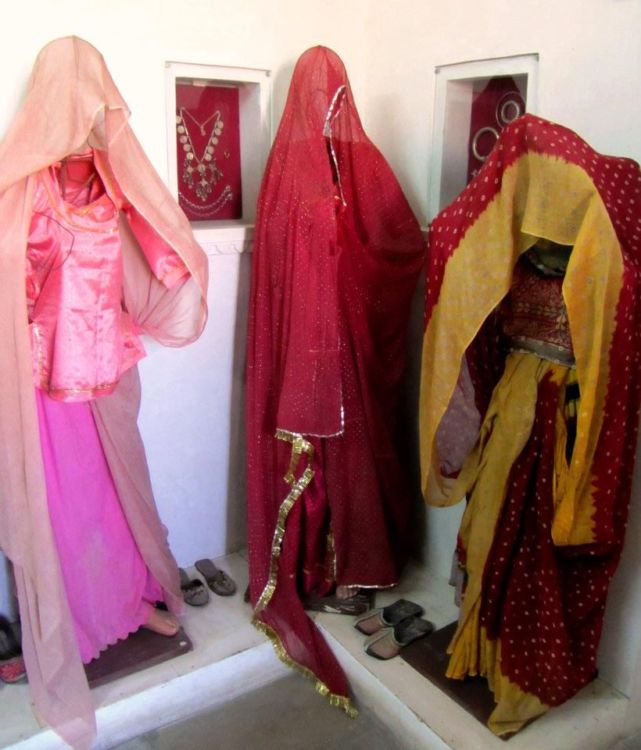 Ghostly saris Bagore-ki-haveli, udaipur