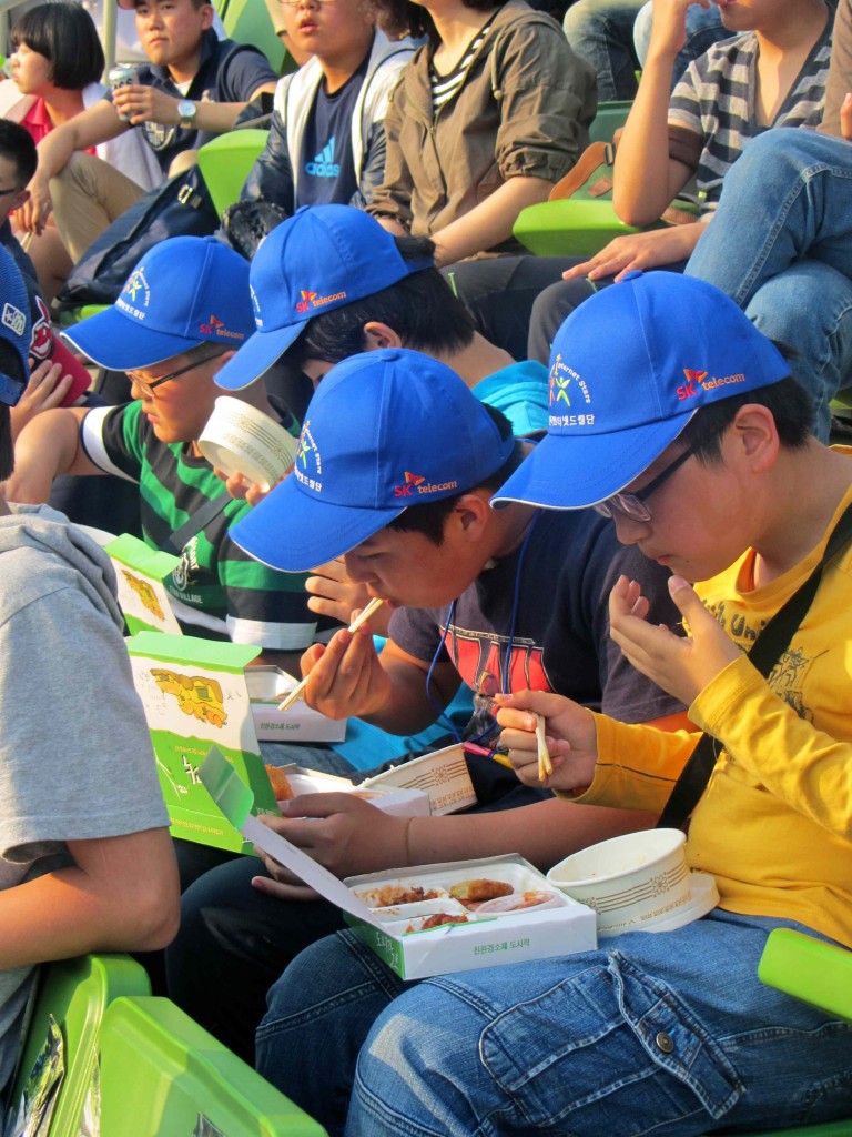Fried chicken at Korean baseball