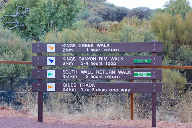 Trail signs Kings Canyon